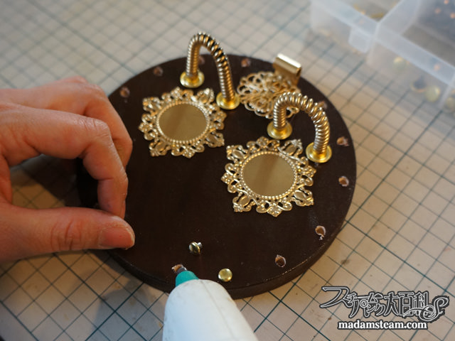 Steampunk Magnifying Glass Stand
