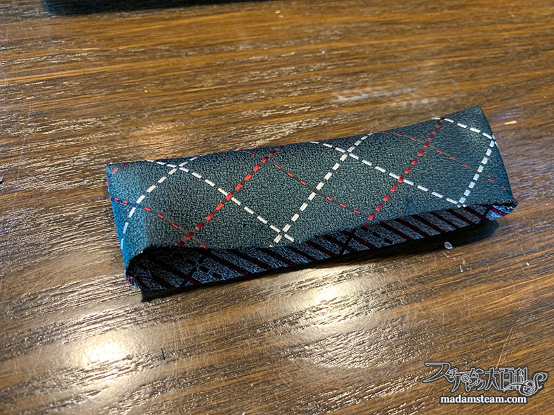 ネクタイの端切れで作るチーフ